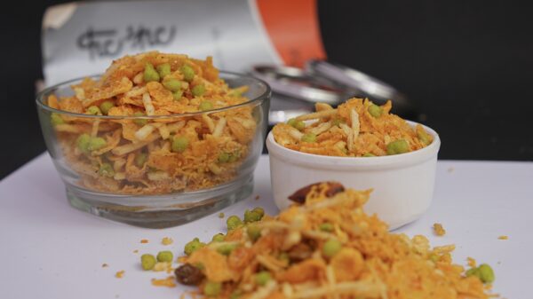 Khatta Meetha Chivda – Sweet & Tangy Snack Symphony